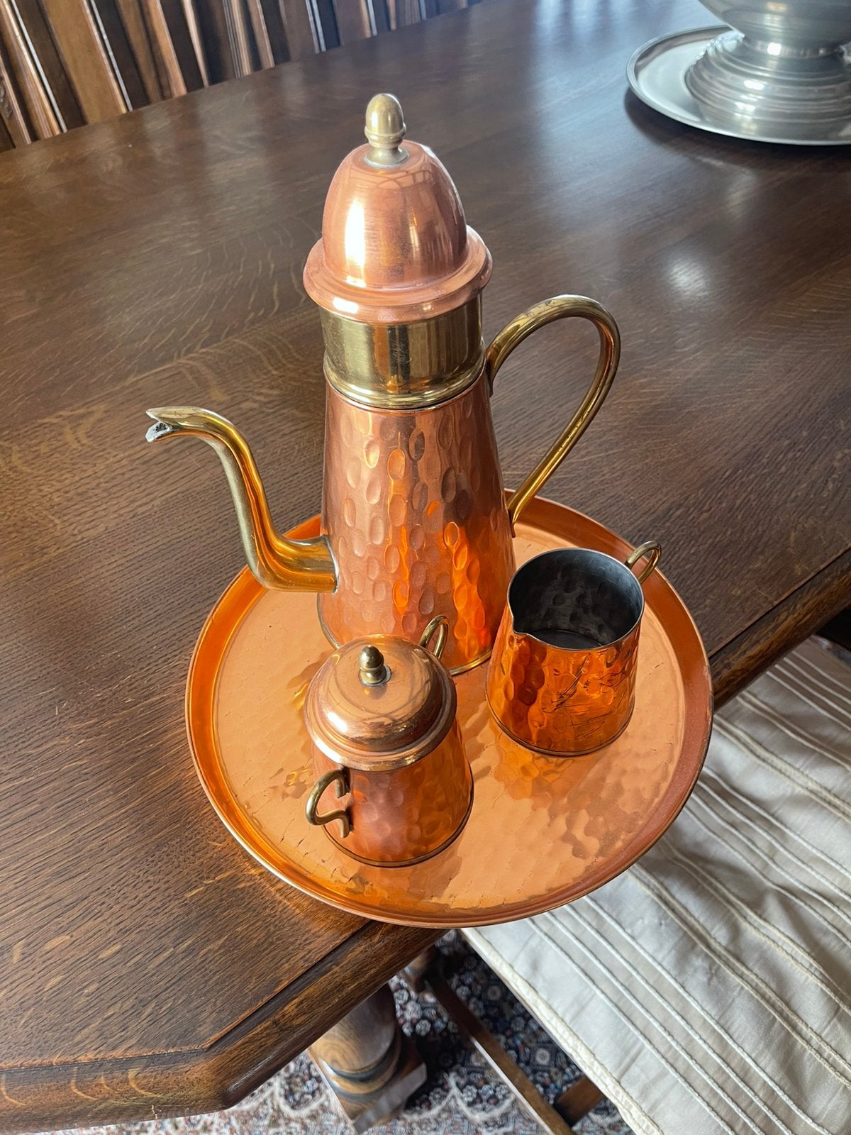 Koffiekan , suikerpot en melkkan, Ophalen