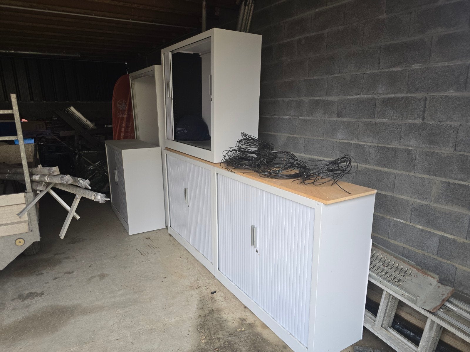 Armoires metalique  2 de 2mx1m2    et 5 de 1m.2 x 1m, Enlèvement