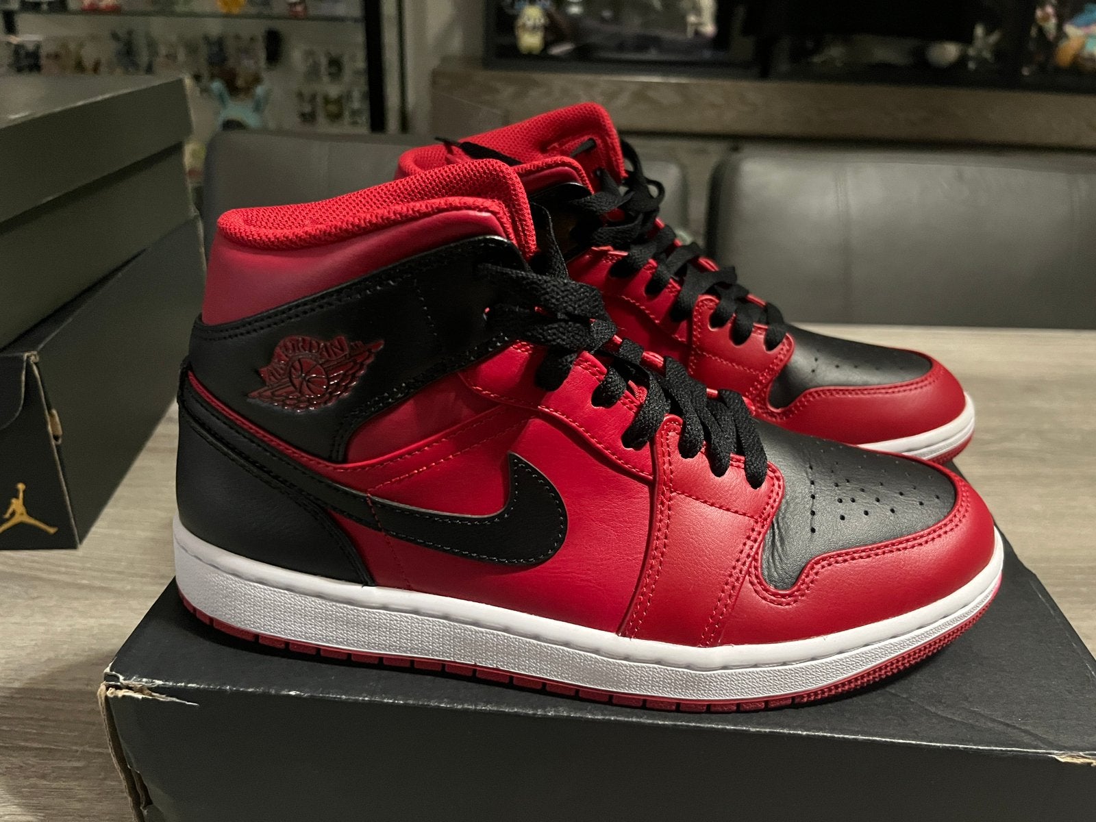 Jordan 1 mid (red/ black -white) 42, Enlèvement ou Envoi, Neuf, Chaussures