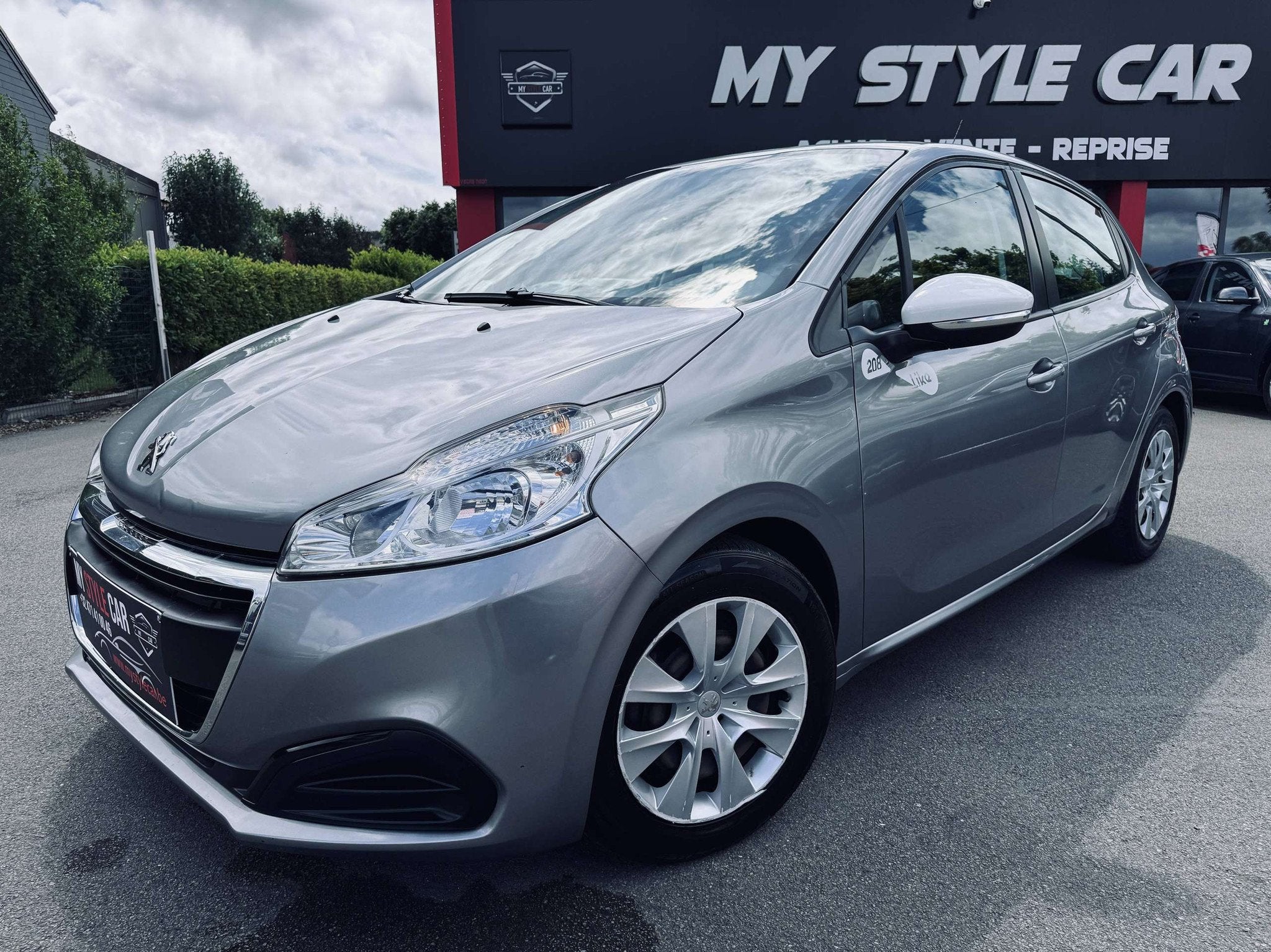 Peugeot 208 208 1.2i essence Like S, Garantie 1 an, Auto's, Voorwielaandrijving, Stof, 110 g/km, USB