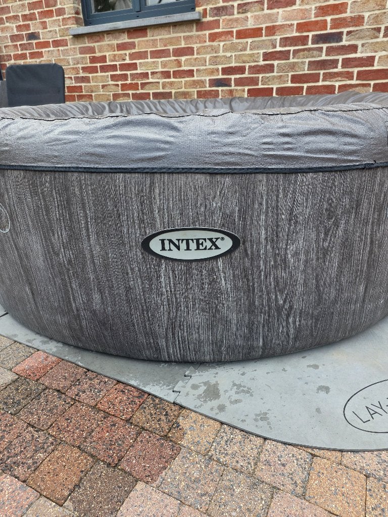 Jaccuzi INTEX, Enlèvement, Utilisé, Couverture, Gonflable