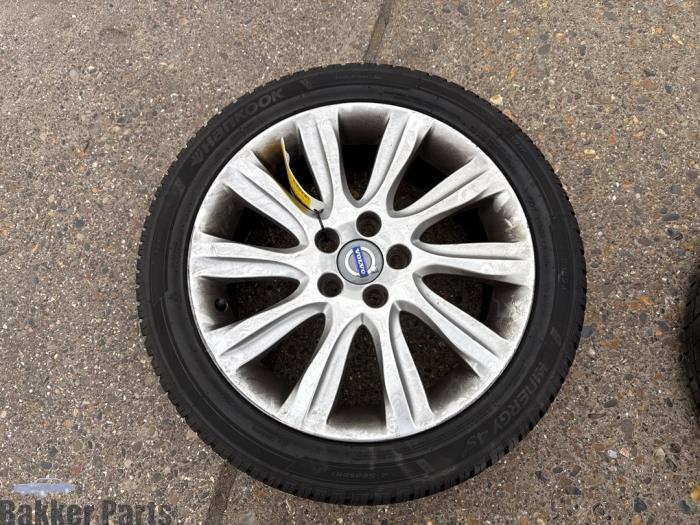 Jante + pneumatique d'un Volvo V40, Autos : Pièces & Accessoires, -, Véhicule de tourisme, -, 3 mois de garantie