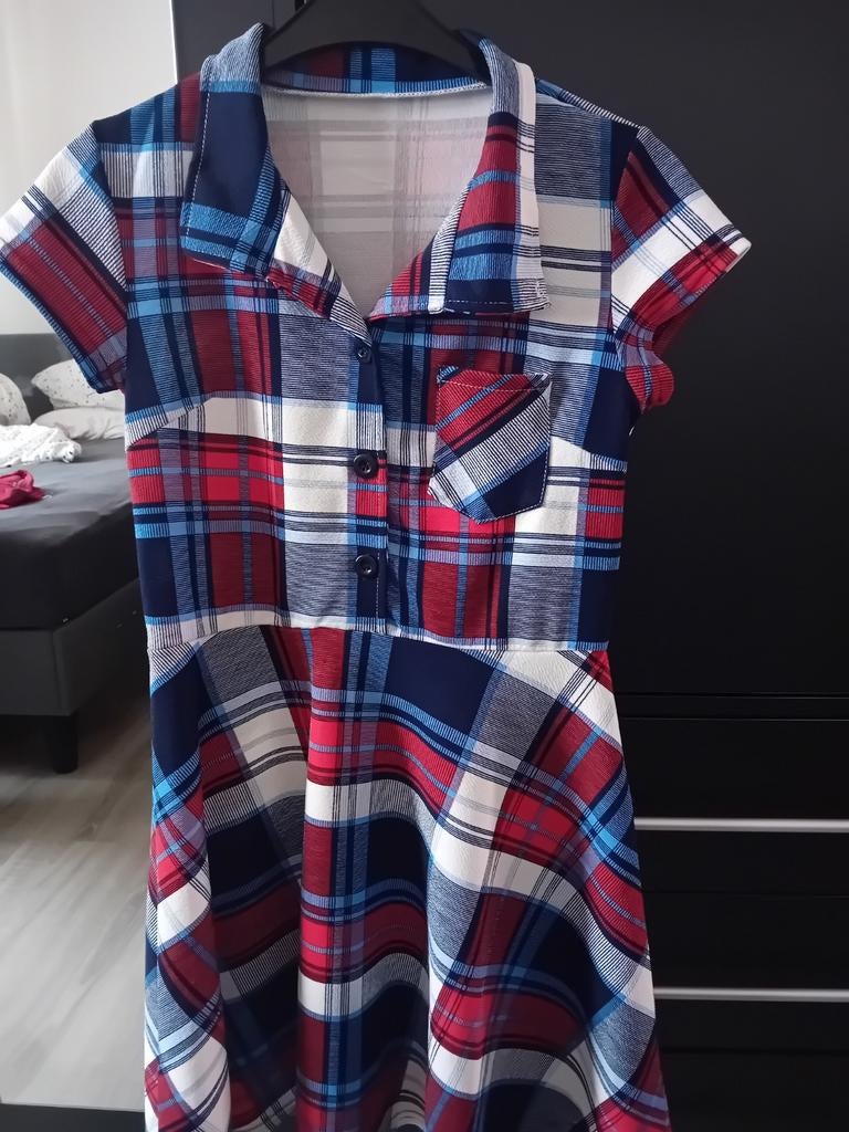 Mooie kledij voor dames €2.50, Ophalen, Zo goed als nieuw, Maat 36 (S), Knielengte