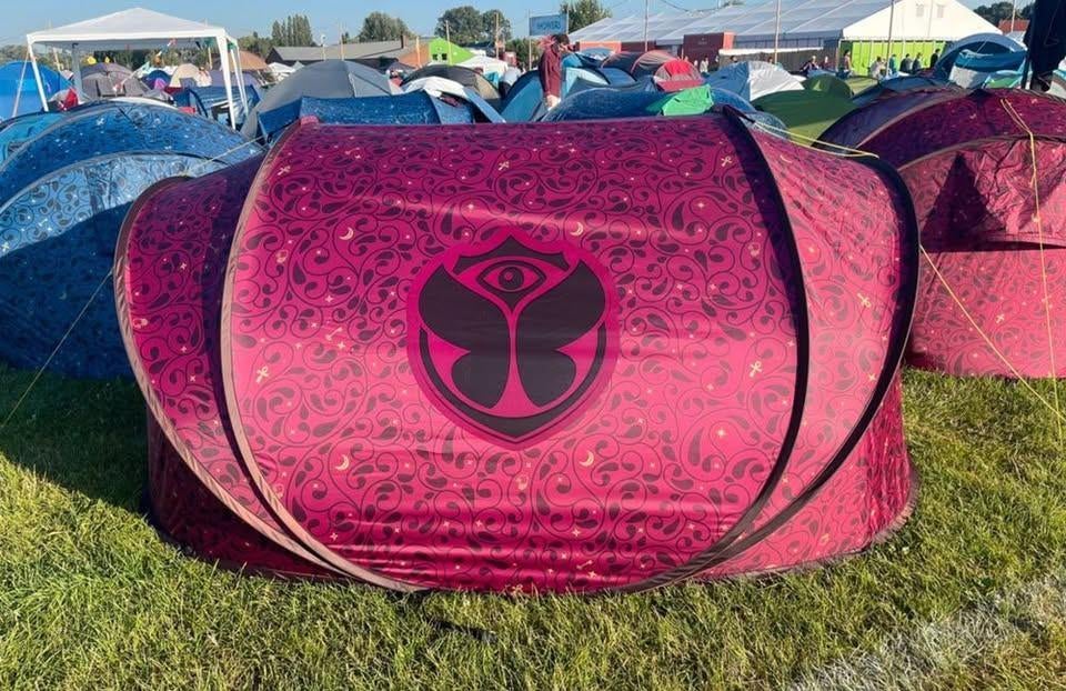 2 personnen tent (2 seconds) - Tomorrowland 1 keer gebruikt, Caravans en Kamperen, Tenten, Ophalen, Nieuw, Tot en met 2