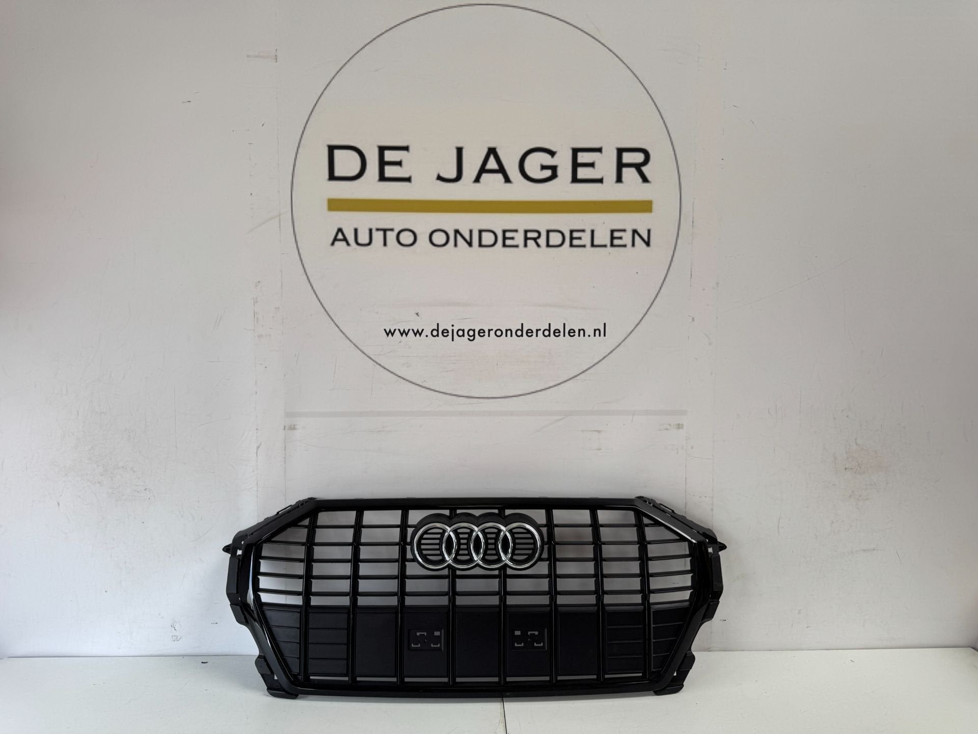 CALANDRE AUDI Q3 S LINE 83A853651B, AUDI AG, Auto-Union-Strasse 1
85045  Ingolstadt, DE, Audi, Utilisé