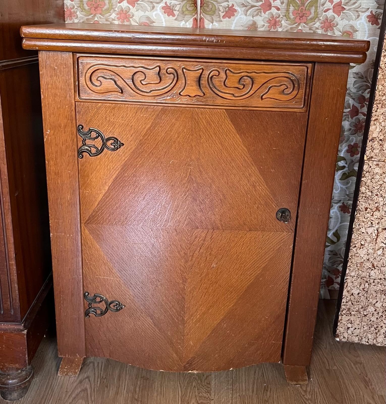 Armoire machine à coudre, Antiquités & Art, Antiquités | Machines à coudre, Enlèvement