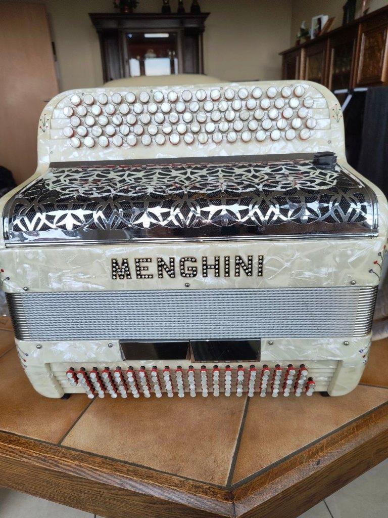 Accordéon Menghini blanc Do 3, Autres marques, Enlèvement, Utilisé, Avec bretelles