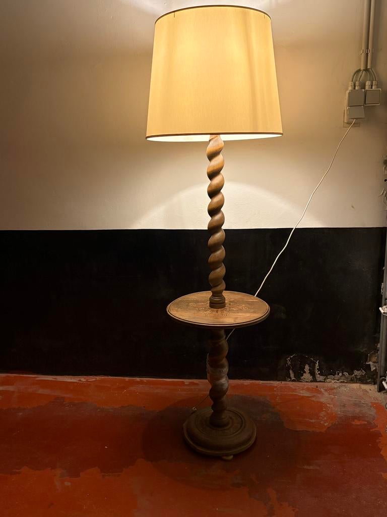 Vintage staande lamp geïntigreerd tafeltje., Ophalen, Gebruikt, Hout, Vintage