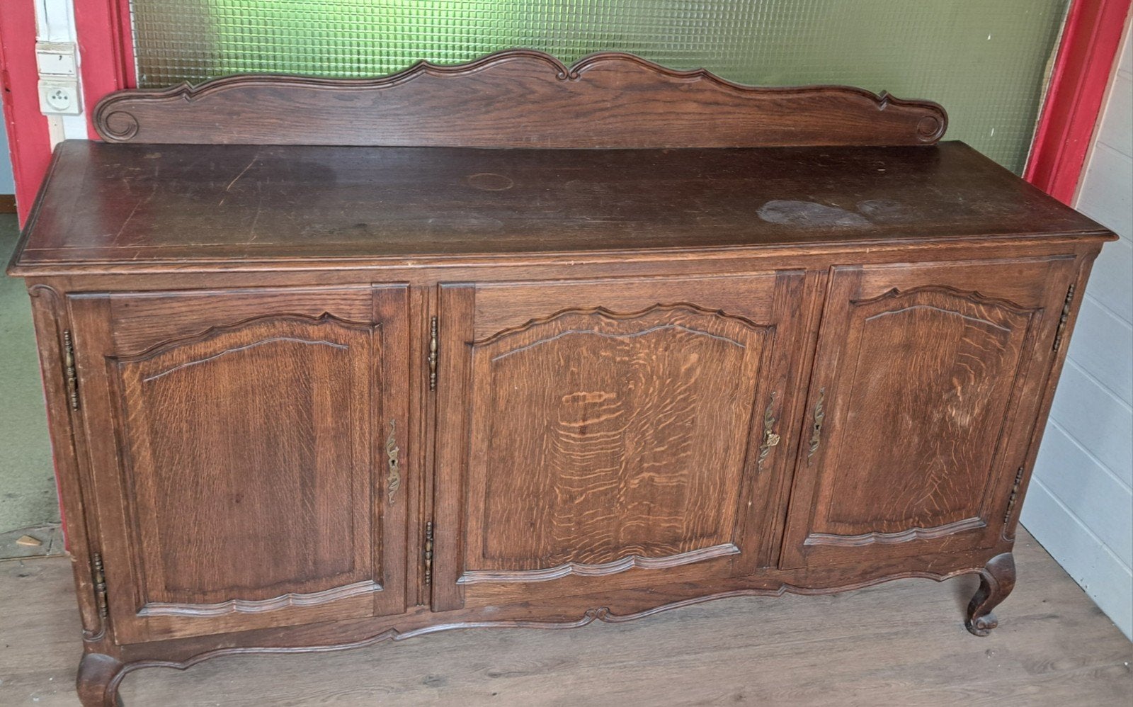 Buffet bas en chêne massif de style Louis XV rustique, Maison & Meubles