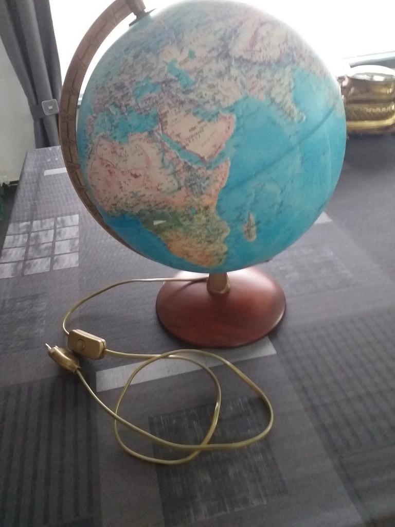 Wereldbol, Ophalen