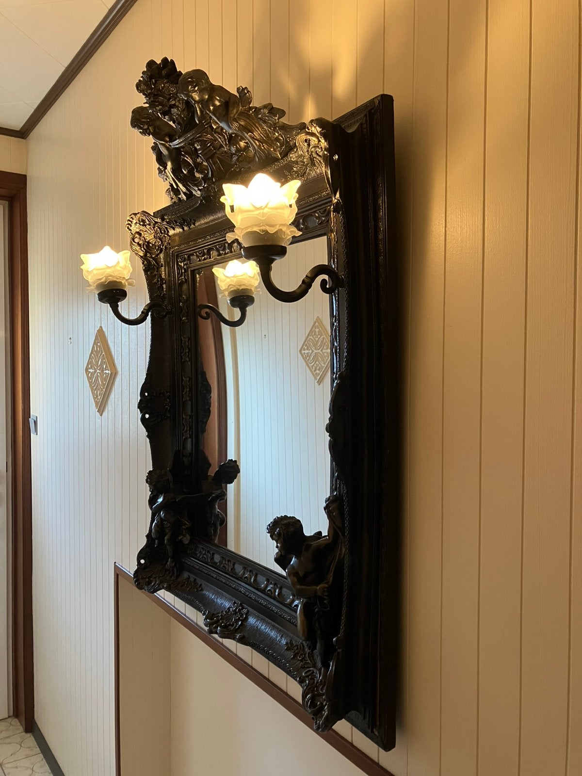 Miroir baroque avec lumières, Enlèvement