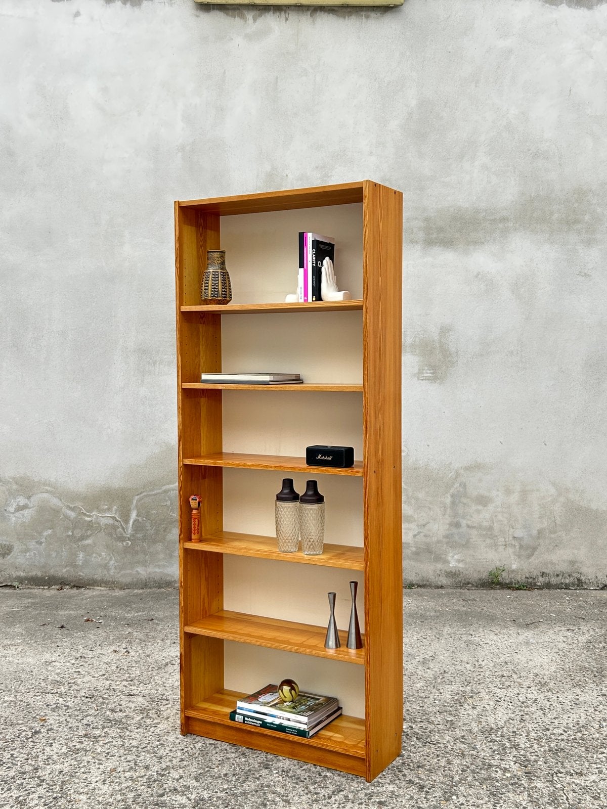 Hoge vintage houten boekenkast, Huis en Inrichting, Met plank(en), Gebruikt, 200 cm of meer, Vintage