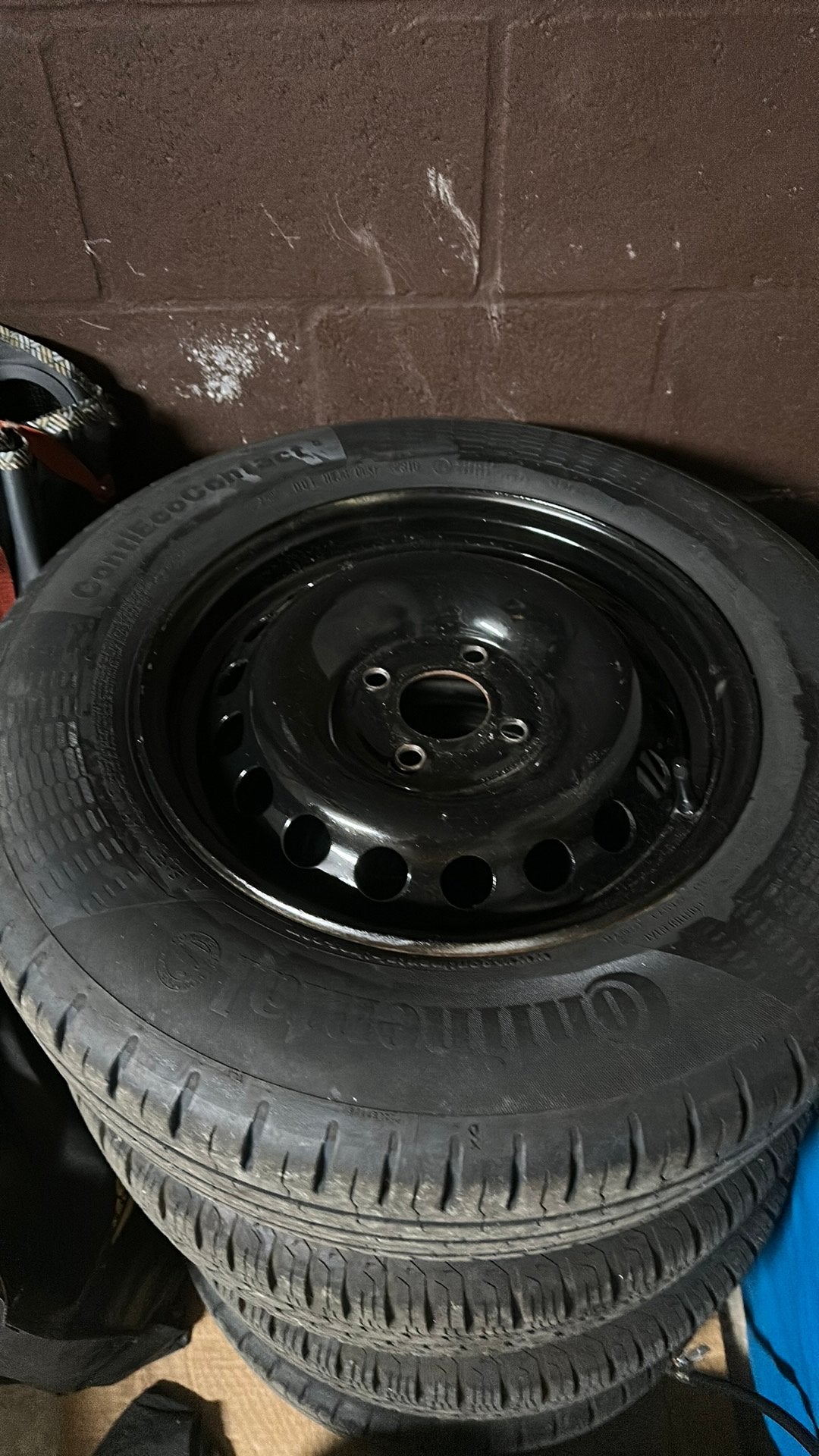 Jantes en acier 4x100 de 14 pieds avec pneus neufs, Autos : Pièces & Accessoires, Pneus & Jantes, 14 pouces, Pneus et Jantes, 4 Saisons