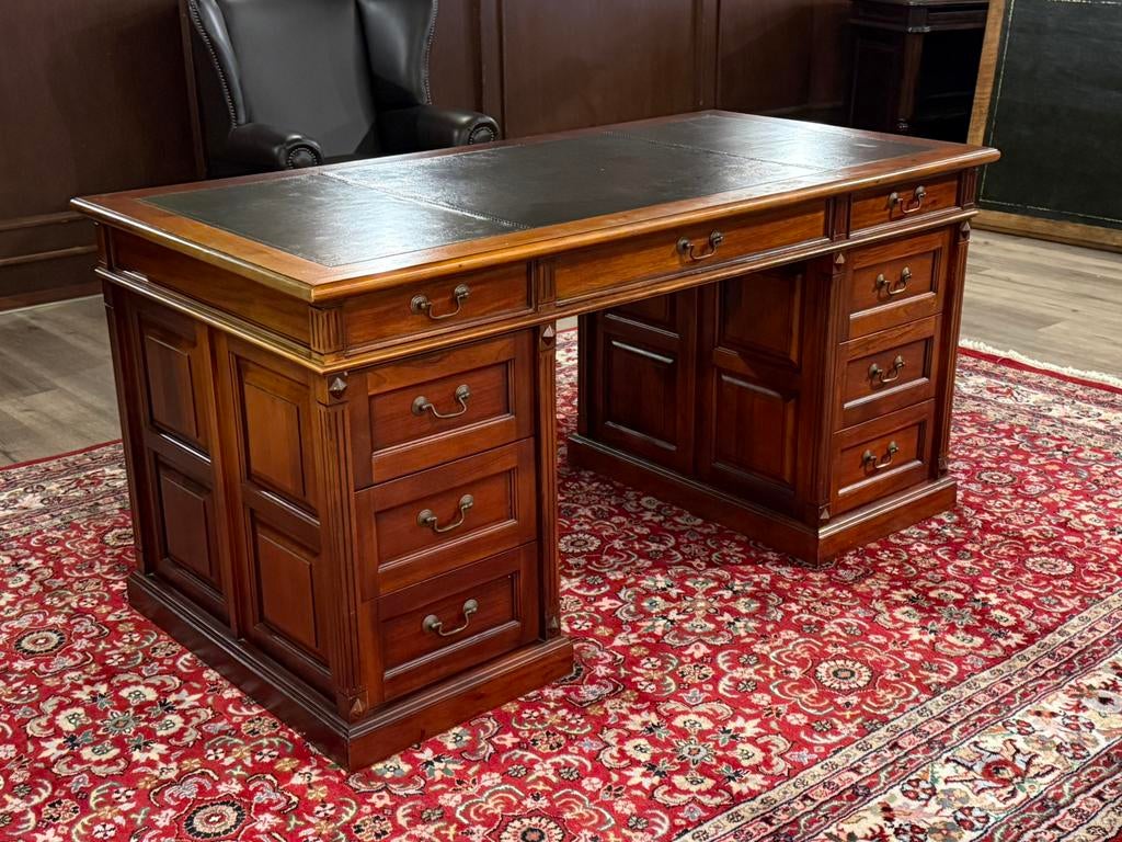 Klassiek Engels bureau #652, Huis en Inrichting, Overige stijlen, 160 cm, Hout, Bruin