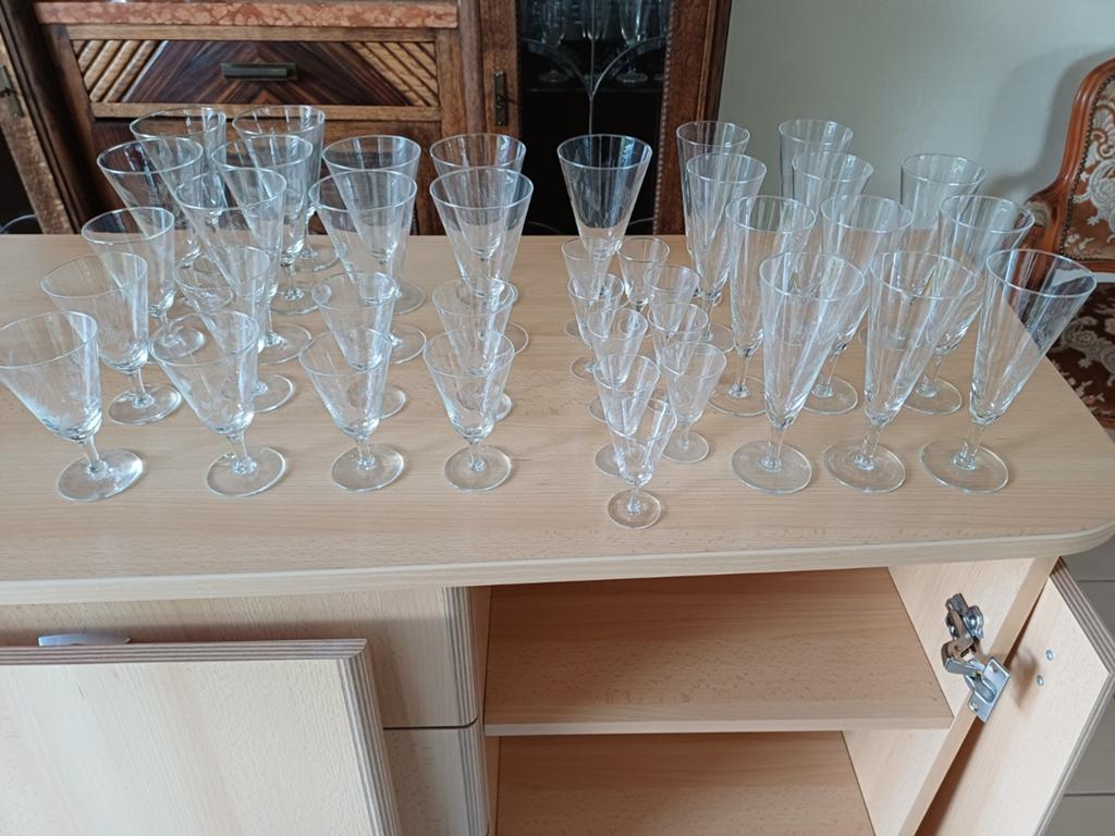 Ensemble de 39 verres avec un beau motif. Différentes taille, Enlèvement