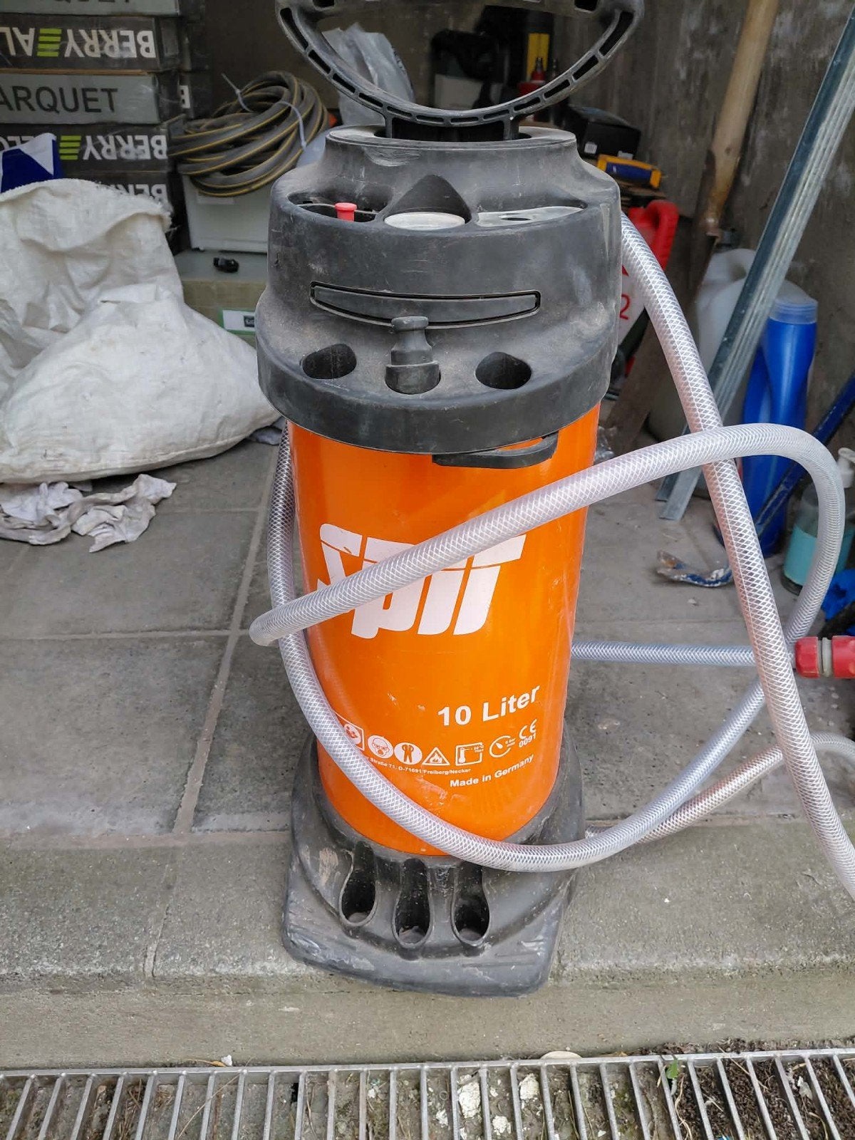 WATERPOMP 10L MANUEEL, Doe-het-zelf en Bouw, Reinigingsmachines, Ophalen