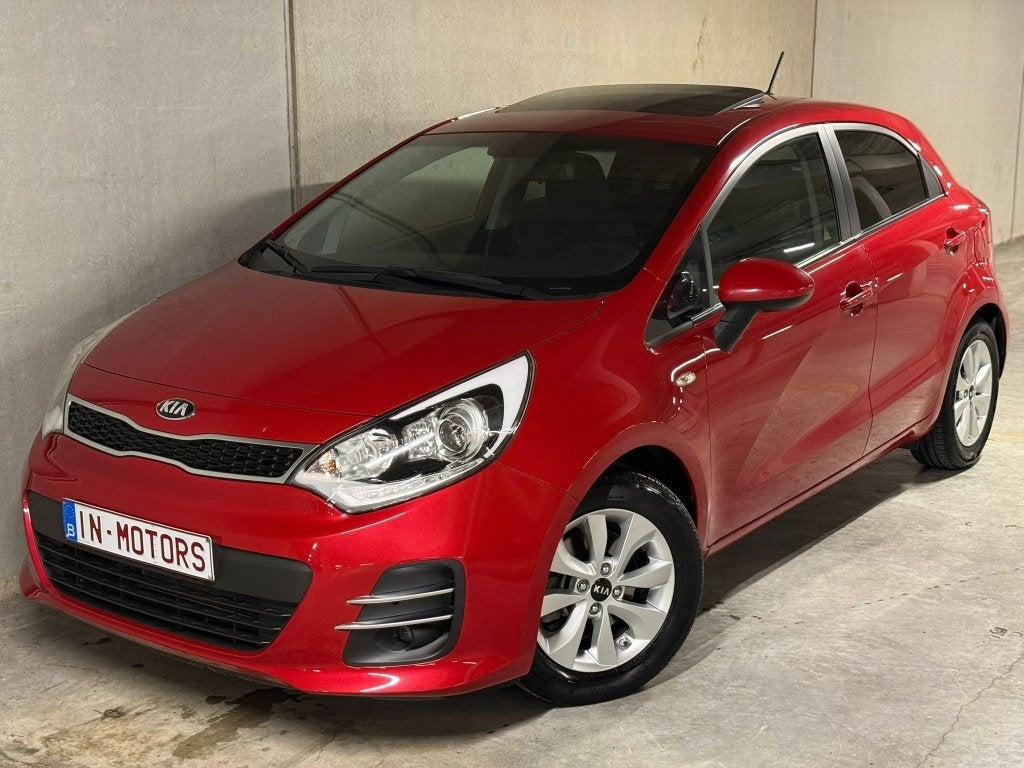 Kia Rio 1.4i | OPENDAK | CAMERA | NAVI | AIRCO | ELEK RUIT !, Dealer onderhouden, Stof, 4 cilinders, 1396 cc