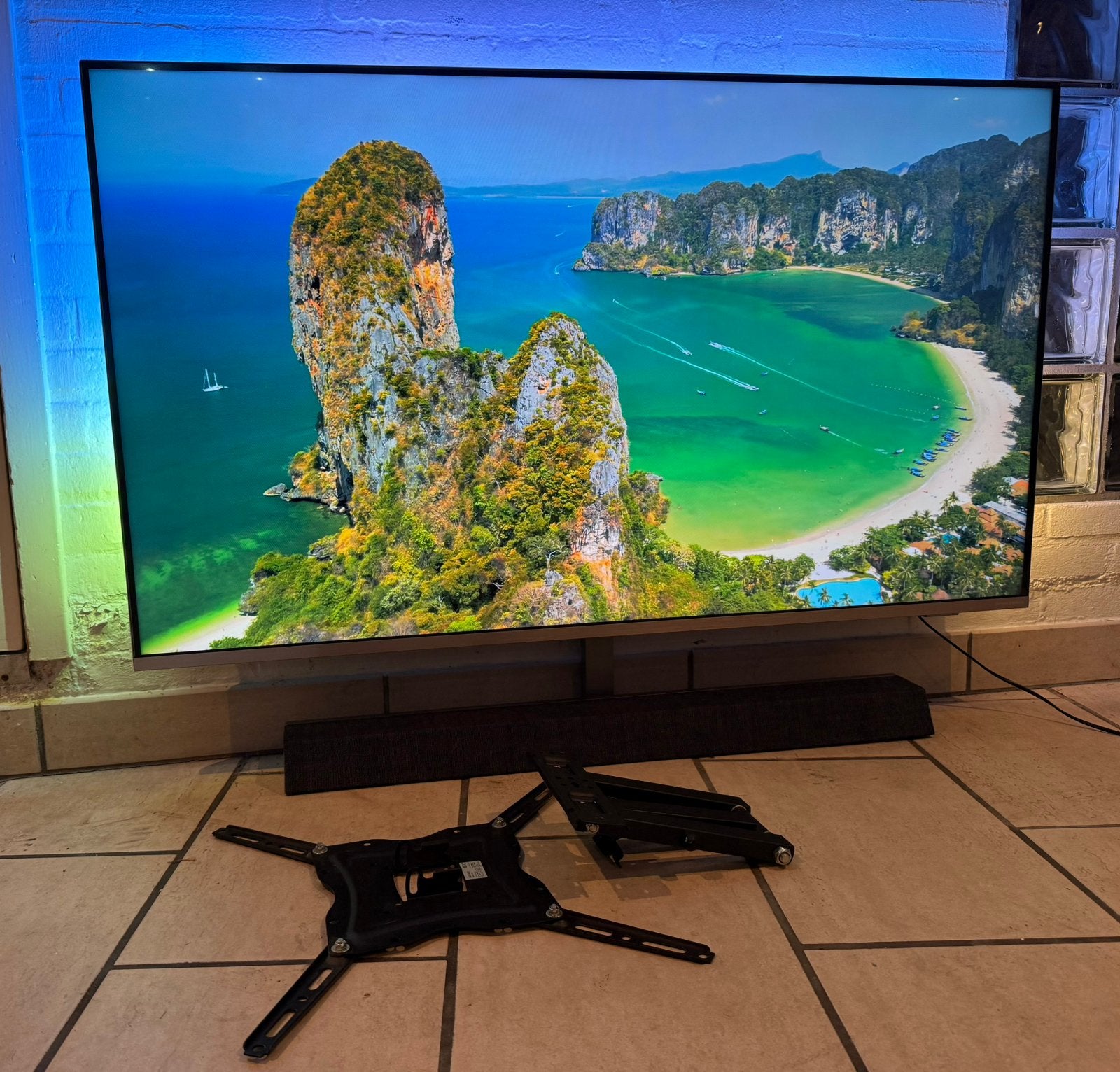 Barre de son Philips 4K UHD 140 cm à 3 Ambilight+ de luxe, Philips, LED, Enlèvement ou Envoi, Comme neuf
