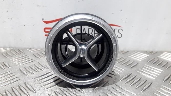Luchtrooster Dashboard van een Mercedes CLA, Gebruikt, -, Ophalen of Verzenden, -