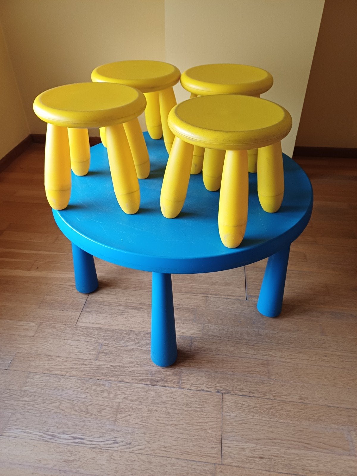 Ikea tafeltje met 4 krukjes, Kinderen en Baby's, Ophalen