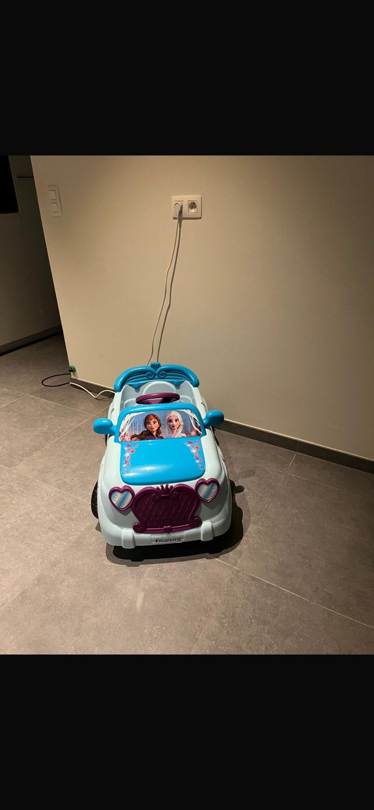 Uniek speelgoed auto frozen thema, Ophalen, Zo goed als nieuw