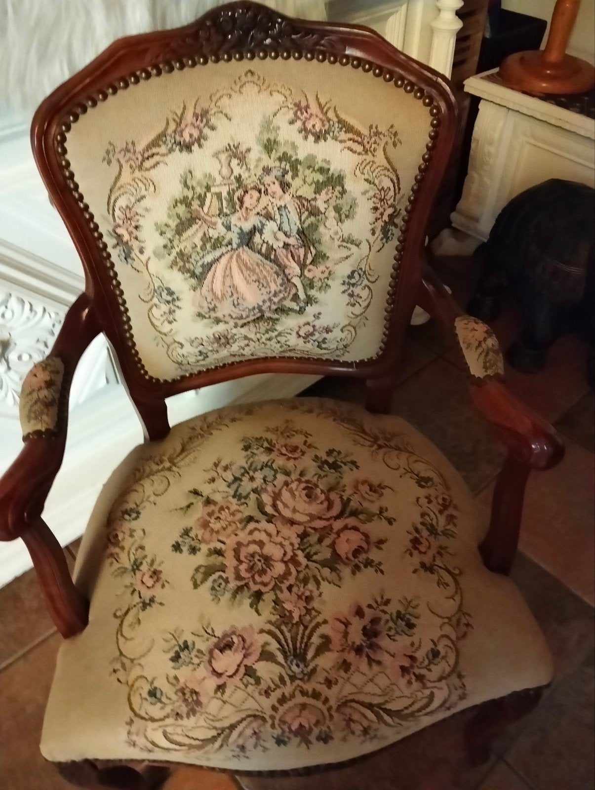 Mooie armstoel met borduursels (Biedermeyer?), Ophalen