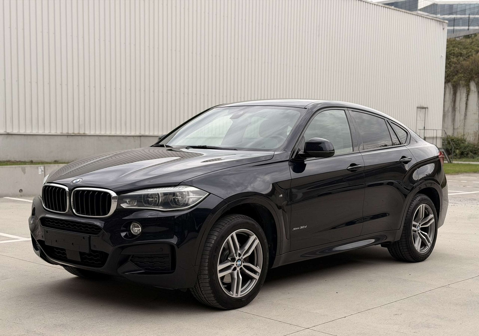 BMW X6 3.0 • M PACK • EURO 6B • LEDER • BLUE & BEIGE, Autos, Ordinateur de bord, Entreprise, Entretenue par le concessionnaire