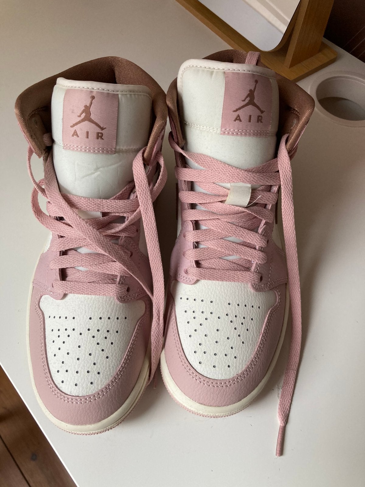 Nike Air Jordan 1 Mid Napolitan Rose/Marron — Taille 38, Enlèvement ou Envoi, Neuf, Chaussures