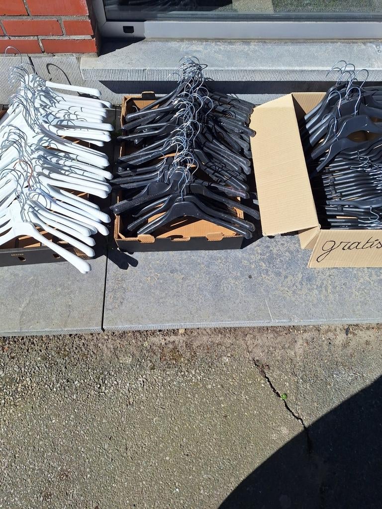 Lot kleerhangers, Ophalen