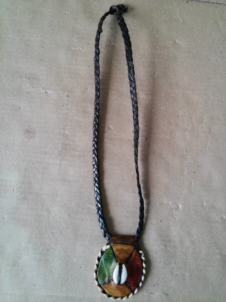 Collier d'amulette Africaine +coquillage cauri art populaire, Enlèvement ou Envoi