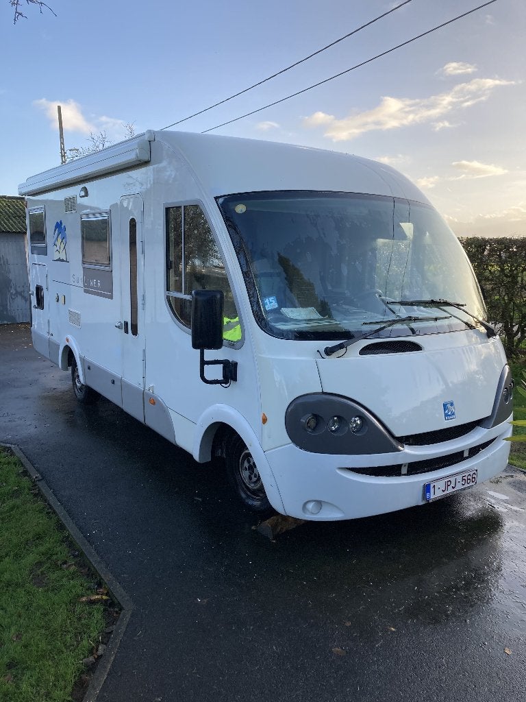 CAMPING-CAR INTÉGRÉ KNAUS SUNLINER | 2,8 JTD, Jusqu'à 4, 6 à 7 mètres, Toilette à cassette, Fiat