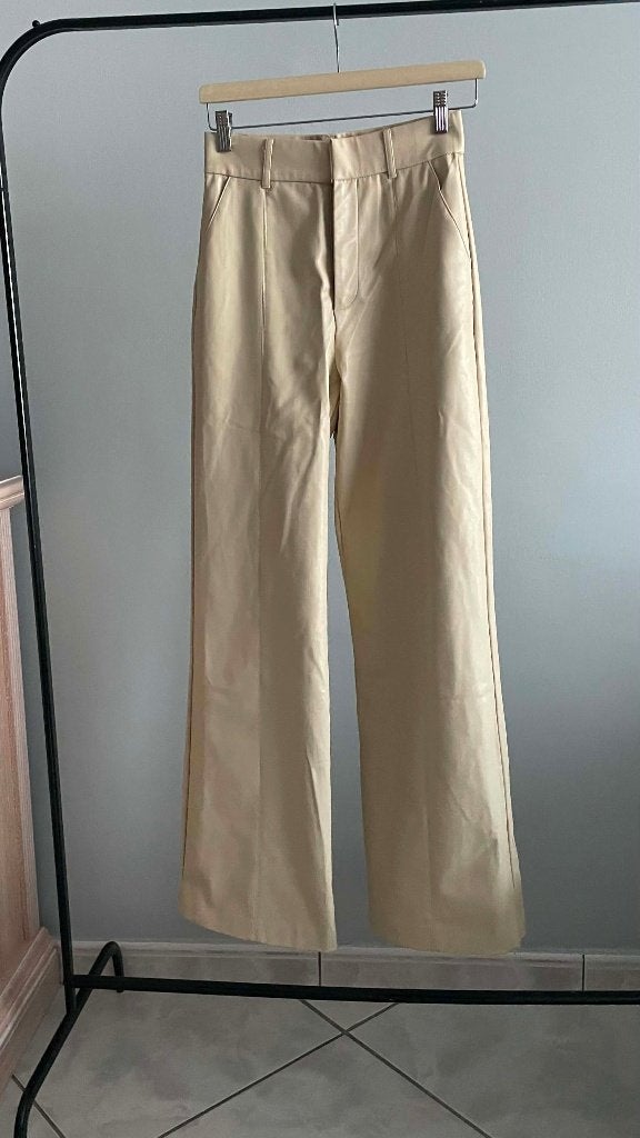 PANTALON simili cuir ZARA beige XS, Vêtements | Femmes, Enlèvement ou Envoi, Beige, Comme neuf, Zara,