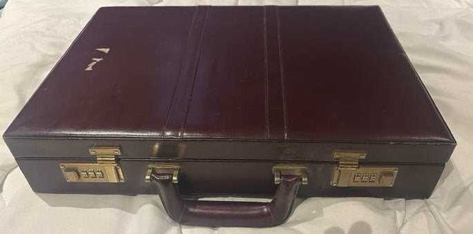 Vieille valise avec code, Enlèvement, Comme neuf