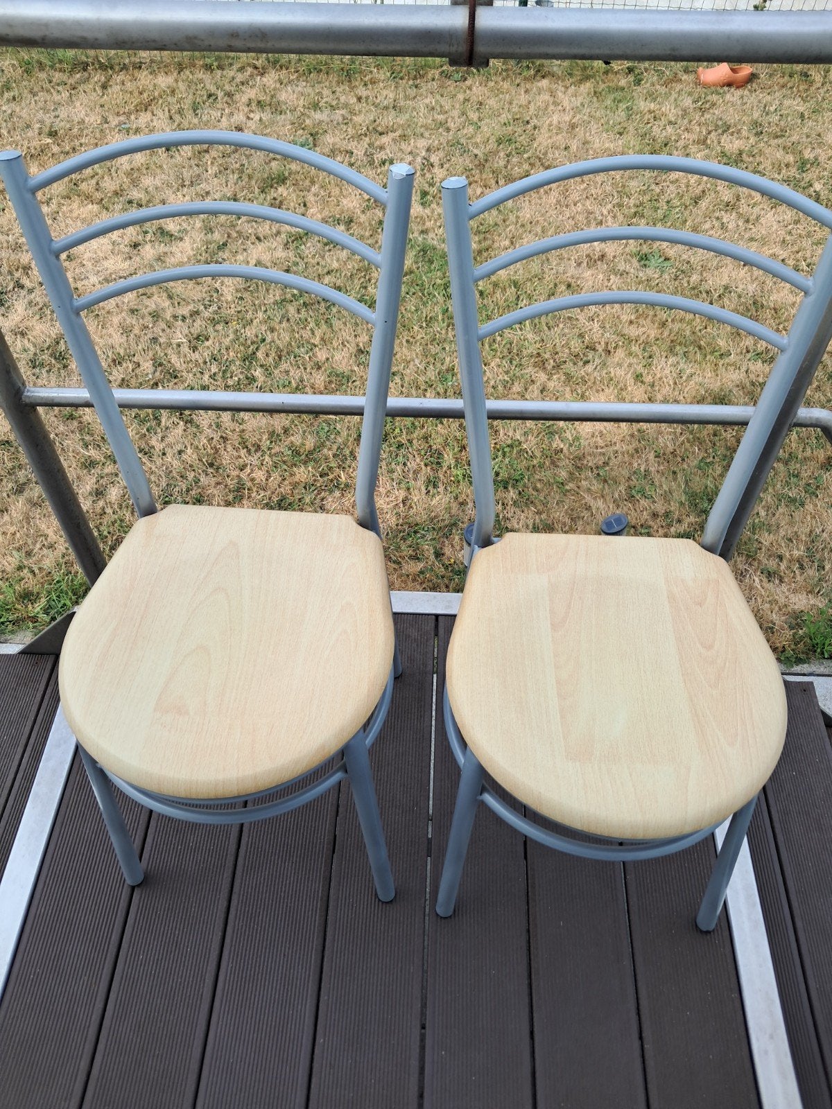 2 stoelen, Enlèvement