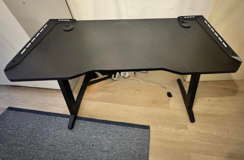 Bureau gaming LED, Informatique & Logiciels, Moniteurs, Enlèvement, Comme neuf