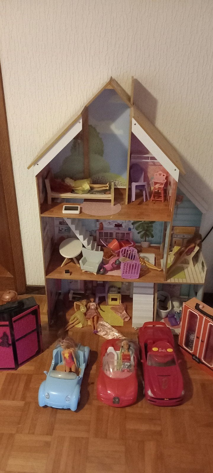 barbiehuis met 3 auto s en camper, Ophalen, Gebruikt, Poppenhuis