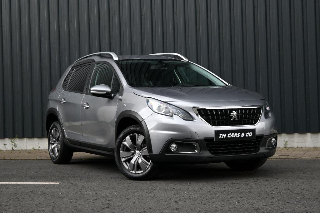 GPS Peugeot 2008 1.2i, Carplay Cruise, PDC, 1er propriétaire, Argent ou Gris, Achat, Euro 6, Boîte manuelle
