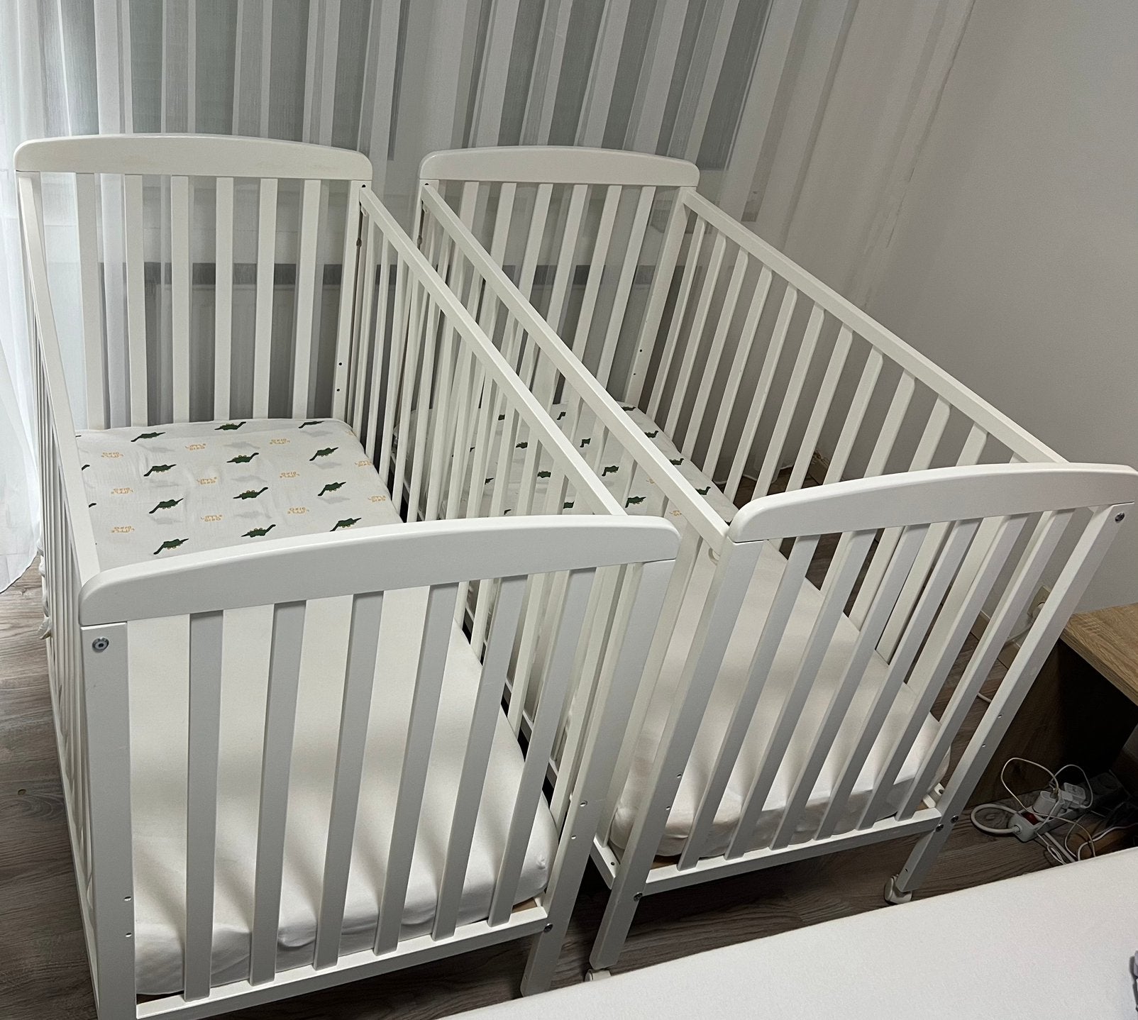 Babybedjes voor tweeling, Kinderen en Baby's, Ophalen, Zo goed als nieuw