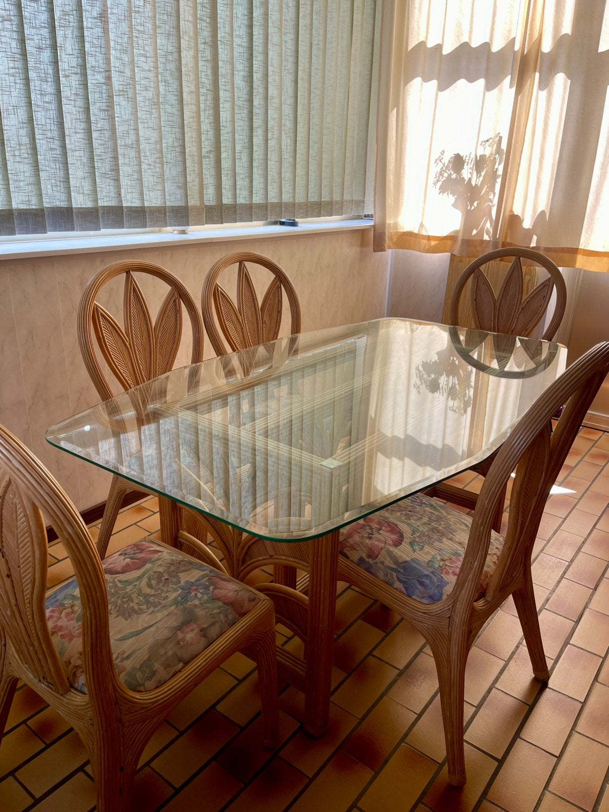 Volledige rieten salon- en eetkamerset, Huis en Inrichting, Complete eetkamers, Zo goed als nieuw, 6 tot 8 stoelen, Ophalen