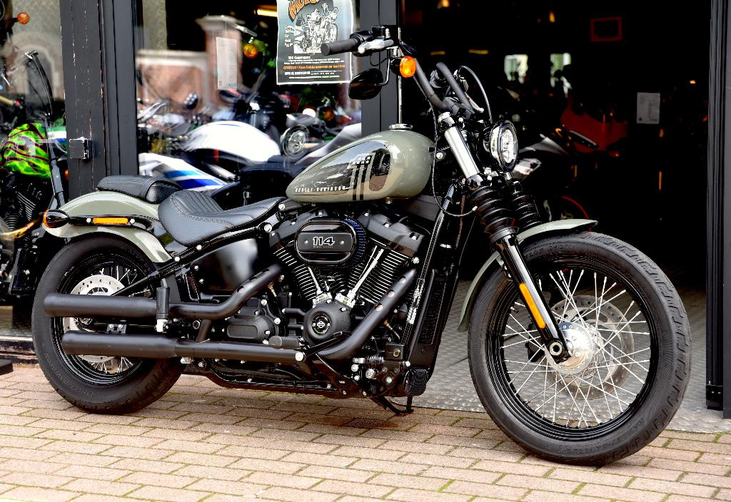 HARLEY DAVIDSON STREET BOB ***MOTOVERTE.BE***, Motoren, 2 cilinders, Occasion, Chopper, Bedrijf