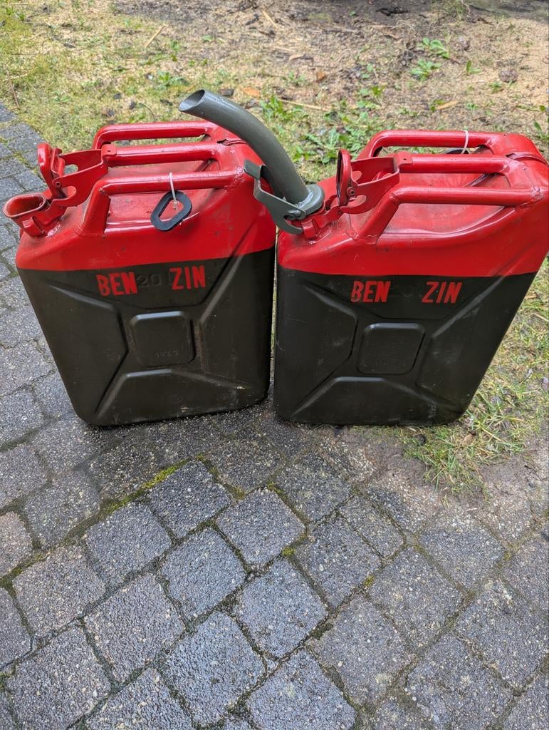 Jerrycans voor benzine, 2 stuks, Ophalen, Zo goed als nieuw