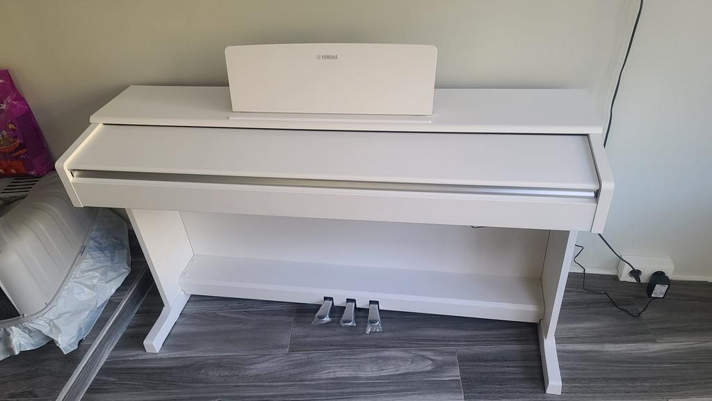 Piano yamaha Arius YDP145, Muziek en Instrumenten, Piano's, Ophalen, Zo goed als nieuw, Piano