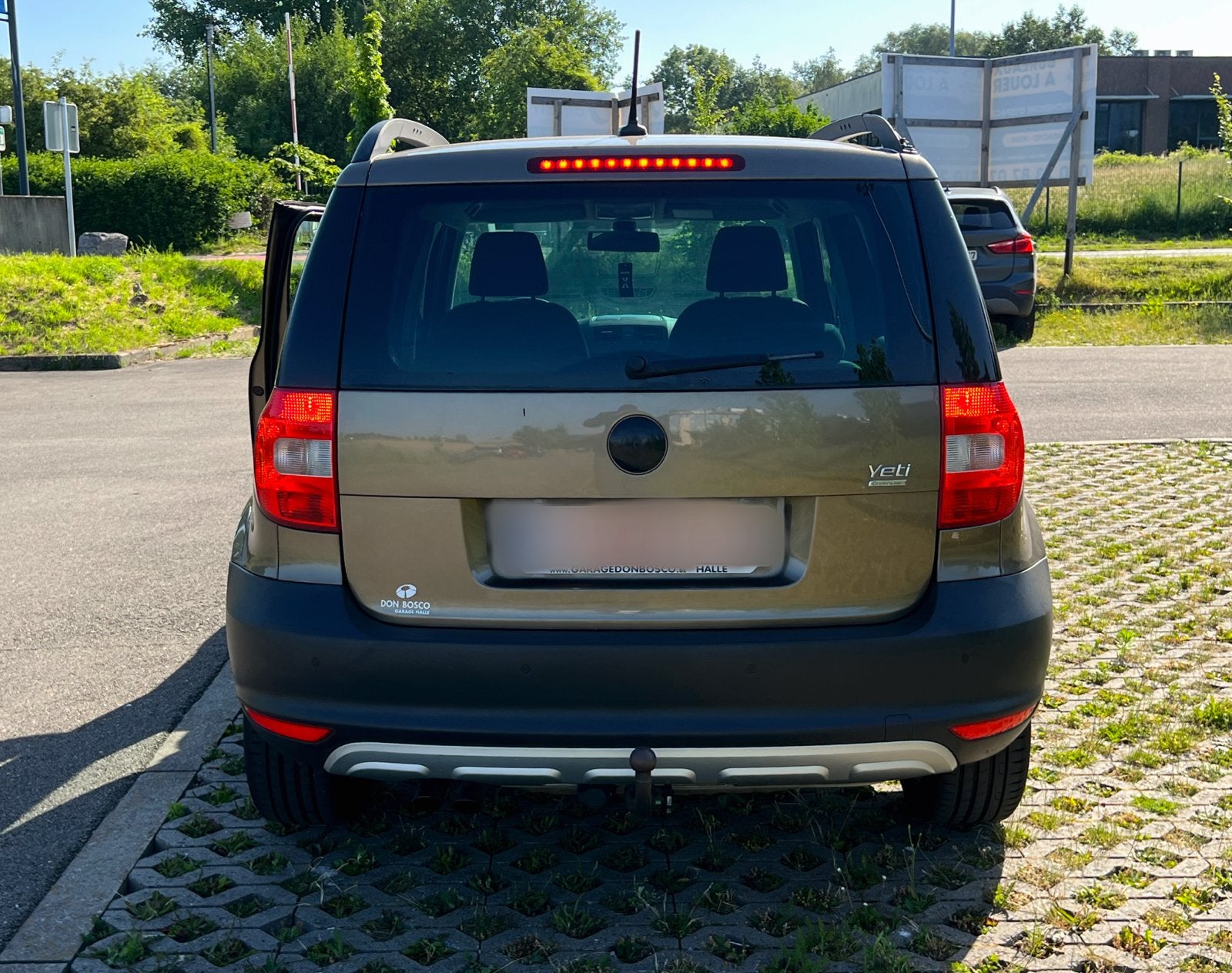 SUV Skoda Yeti de quelques kilomètres prete a immatriculer, Euro 5, Boîte manuelle, Noir, 5 portes