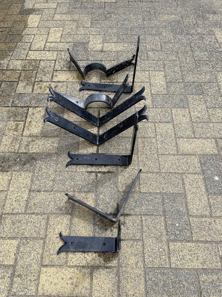 Mooie oude gietijzeren hoekijzers., Ophalen