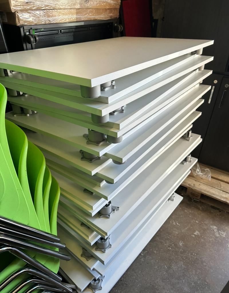 Grand lot de tables à prix cassé, Bricolage & Construction, Enlèvement ou Envoi, Comme neuf