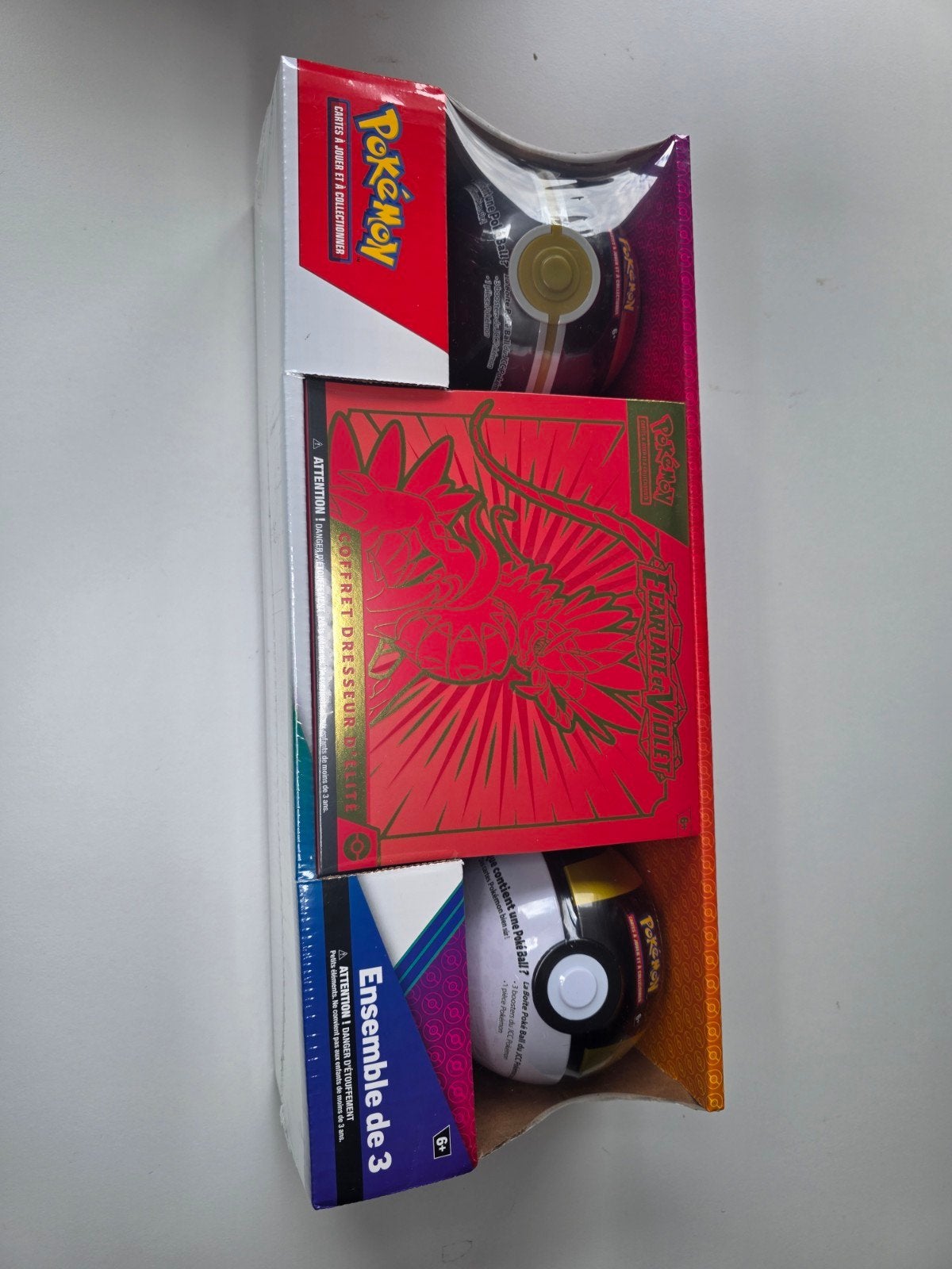 1 Trainer Box EV1 + 2 Pokeball Pokemon Canada !, Enlèvement ou Envoi, Comme neuf, Booster box, Foil
