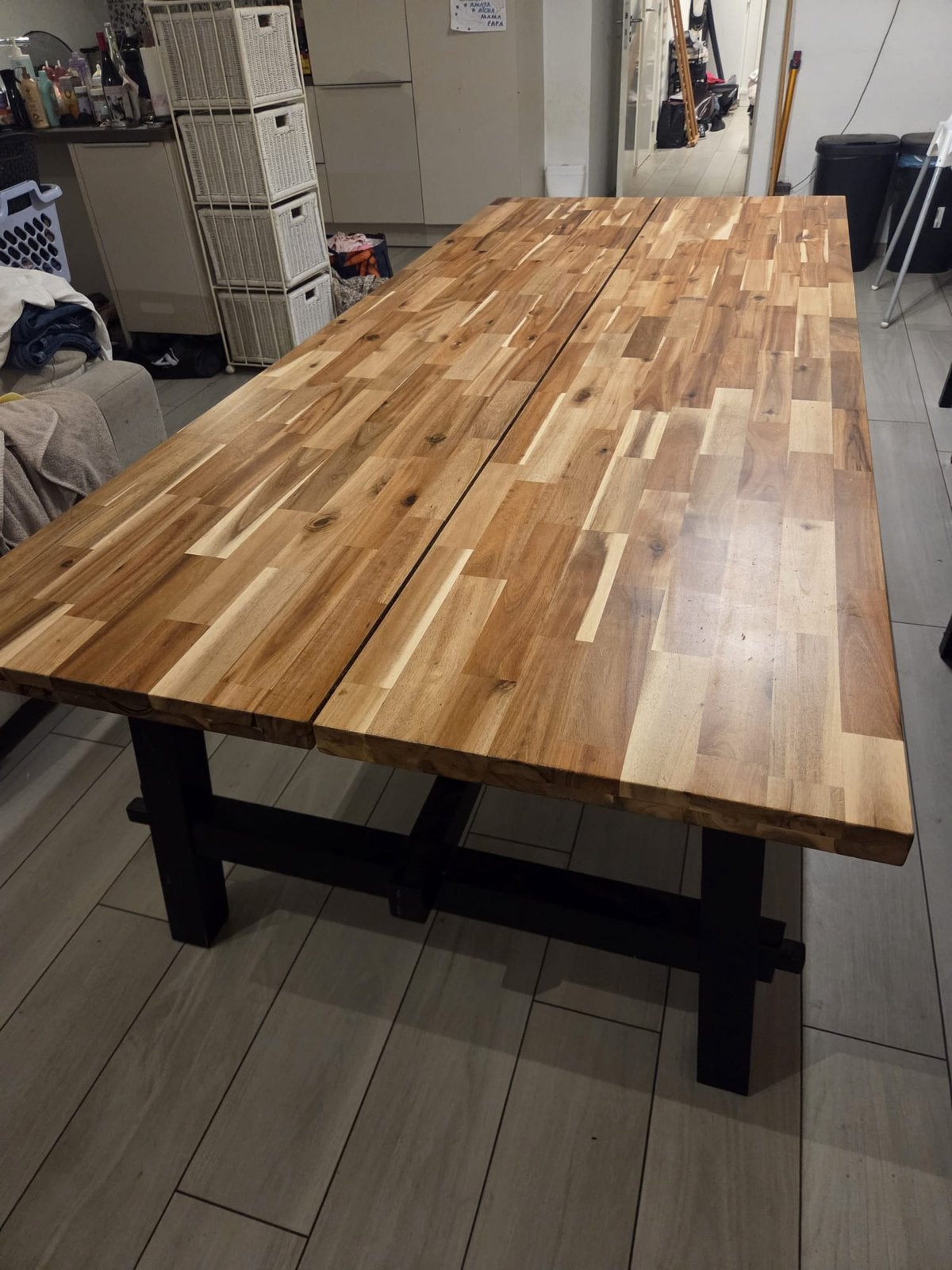 IKEA SKOGSTA eettafel + 6 stoelen – Massief acaciahout, Ophalen, Zo goed als nieuw
