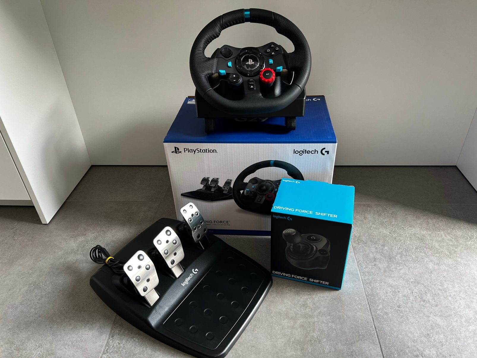 Logitech G29 + Driving Force Shifter (PC/PS3/PS4/PS5), Games en Spelcomputers, Spelcomputers | Sony Consoles | Accessoires, Zo goed als nieuw