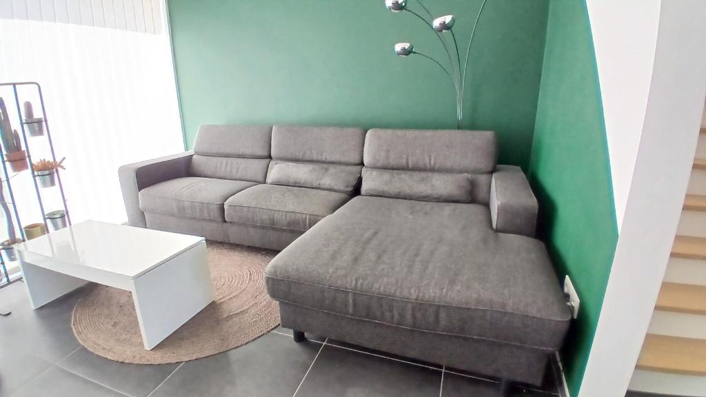 Ruime hoekzetel in antraciet – Brede lounge chaise, Huis en Inrichting, Ophalen, 250 tot 300 cm, Zo goed als nieuw, Vierpersoons of meer