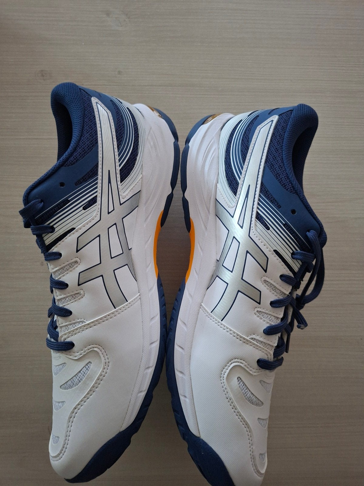 Chaussures de handball/sport en salle Asics taille 48 NEW, Enlèvement